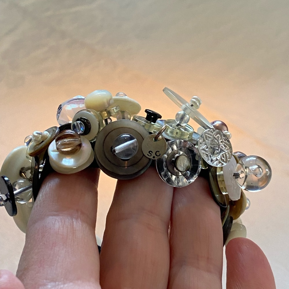 Button Bracelet - Picture 3 of 8